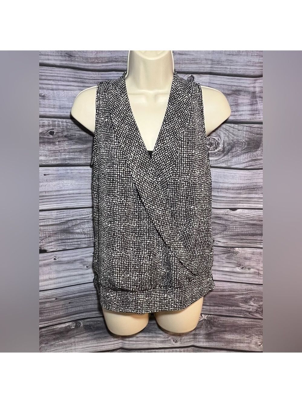 White House Black Market Surplice Banded Layering Shell Size  Small